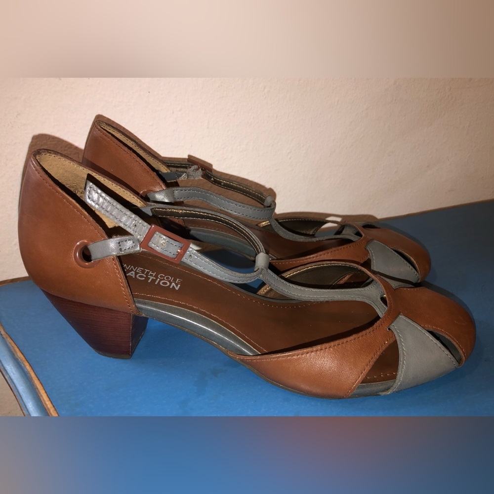 Kenneth Cole Reaction Brown & Gray 2” Leather T-Strap Heels - Size 8